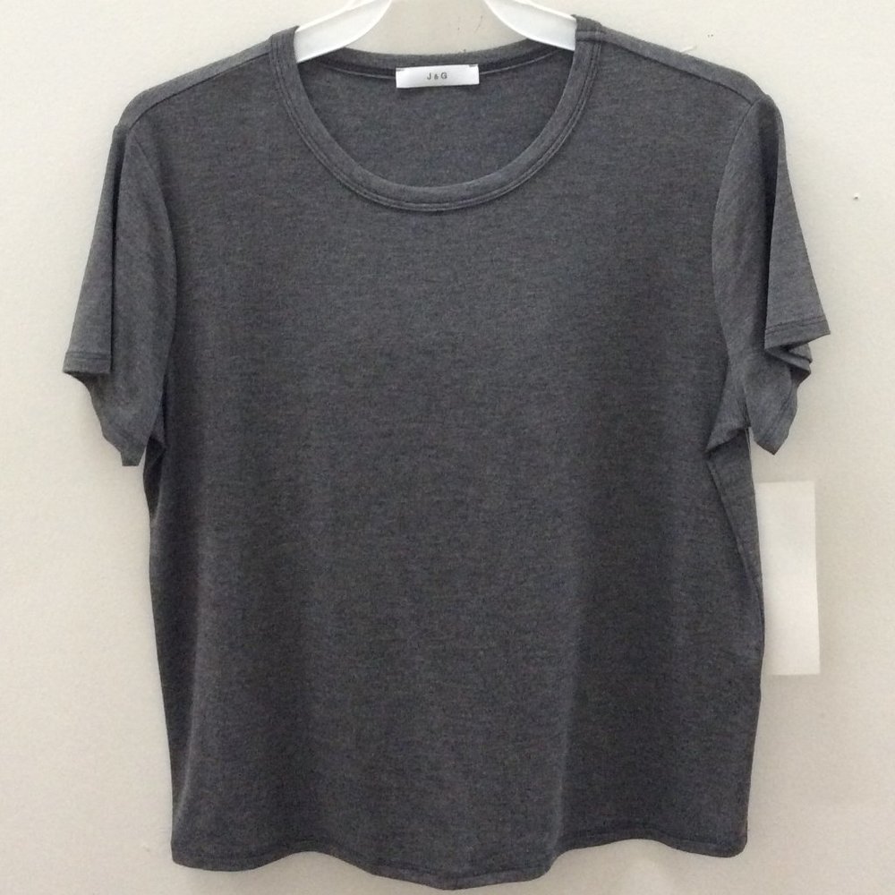 gray workout tee- shirt